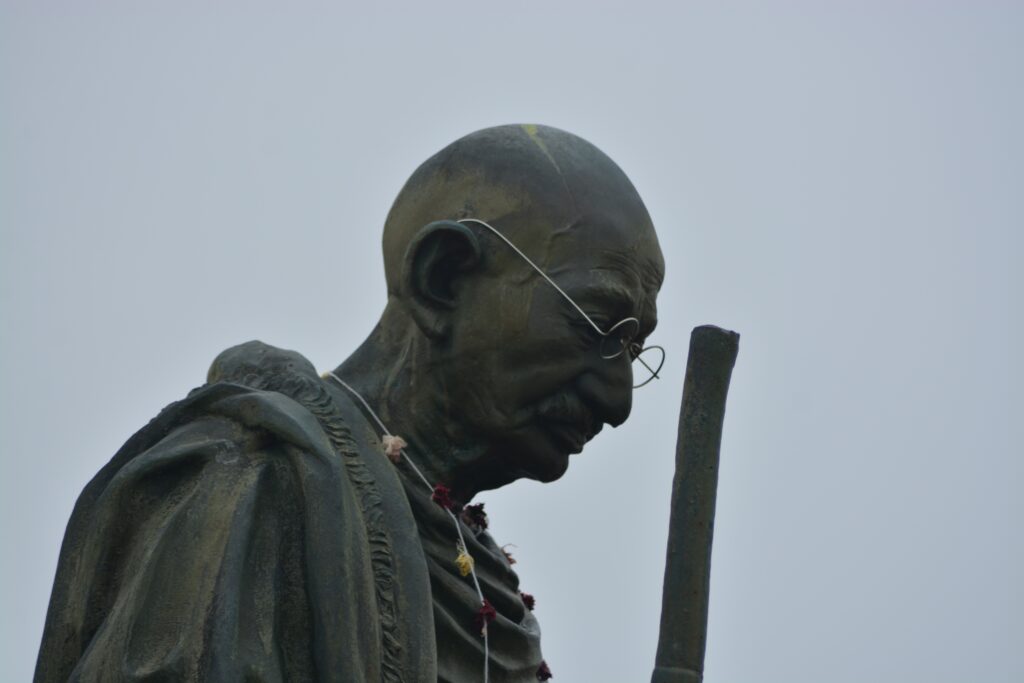 Мохандас Ганди: принципиальность и миролюбие